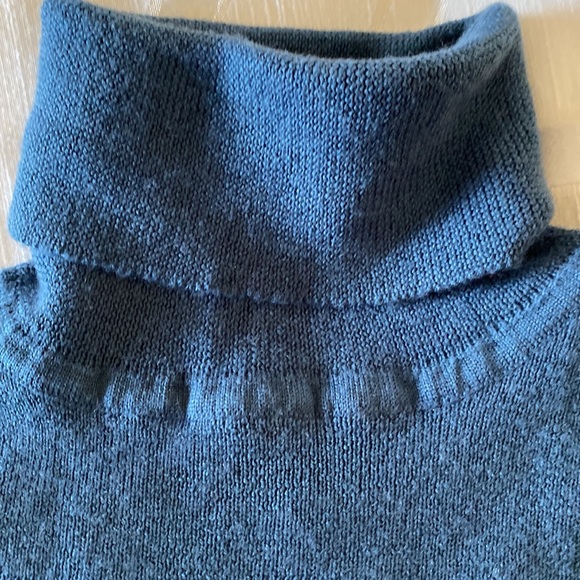 Old Navy turtleneck size small - Picture 3 of 3